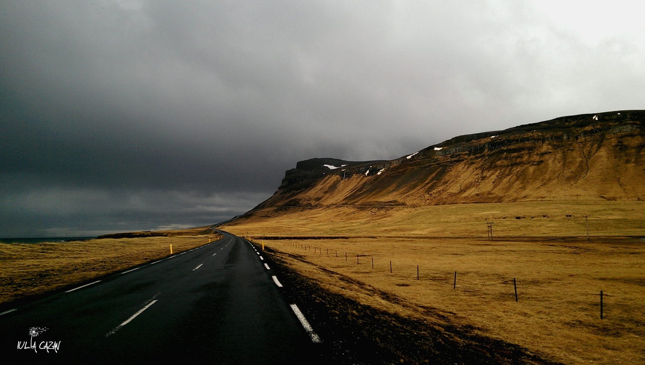 Six friends, a car and Iceland